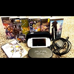 White Sony PSP DARTH VADER EDITION EUC Games included with system